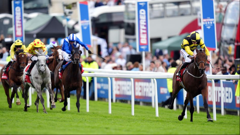 Ecureuil Secret is away and clear at Epsom