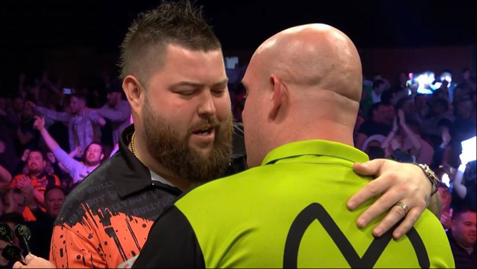 Michael van Gerwen beat Michael Smith in the Premier League